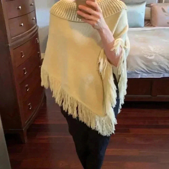 Vintage Poncho  Fringe Trim Knit Pullover Sweater Shawl Light Tan Beige Small - Picture 3 of 15